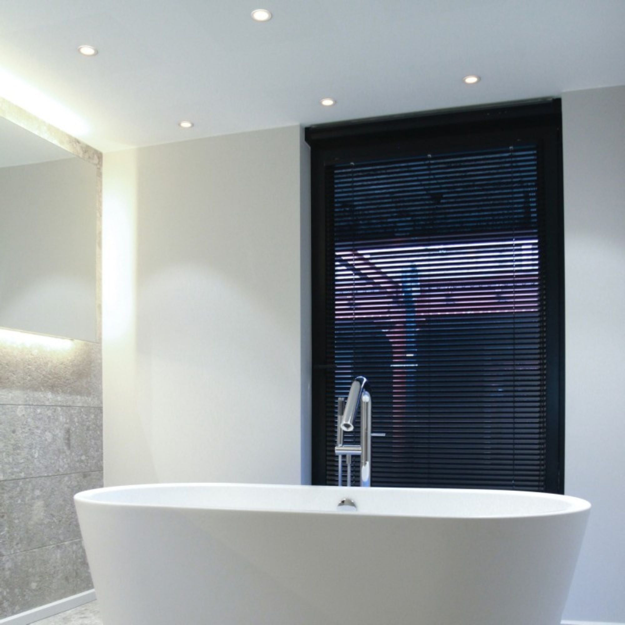 KIT Aro empotrable estanco Ø90mm + Bombilla GU10 6W + Portalámparas (15)