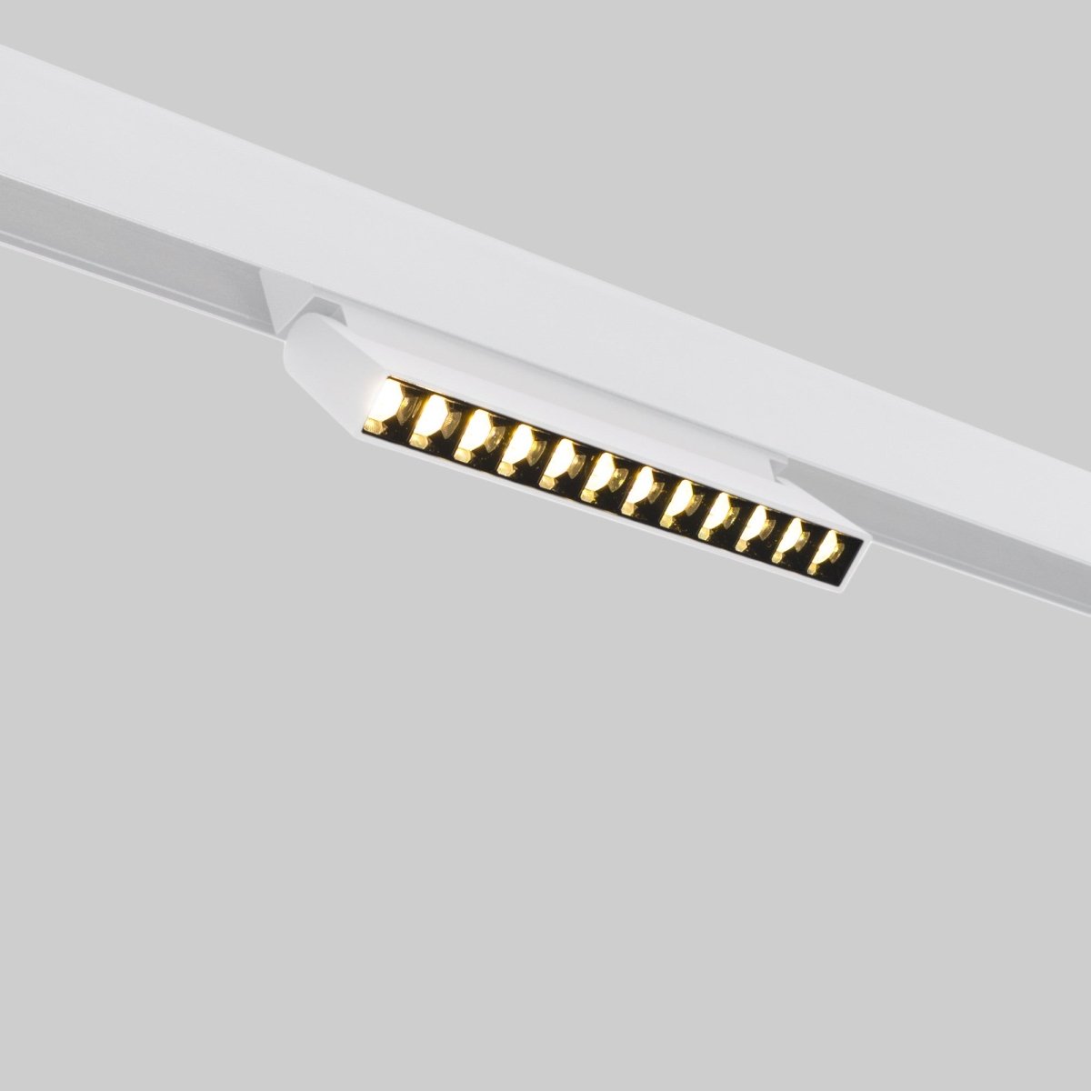 Foco lineal orientable para carril magnético 48V- 12W - Chip OSRAM  - UGR18 - Barcelona Led-