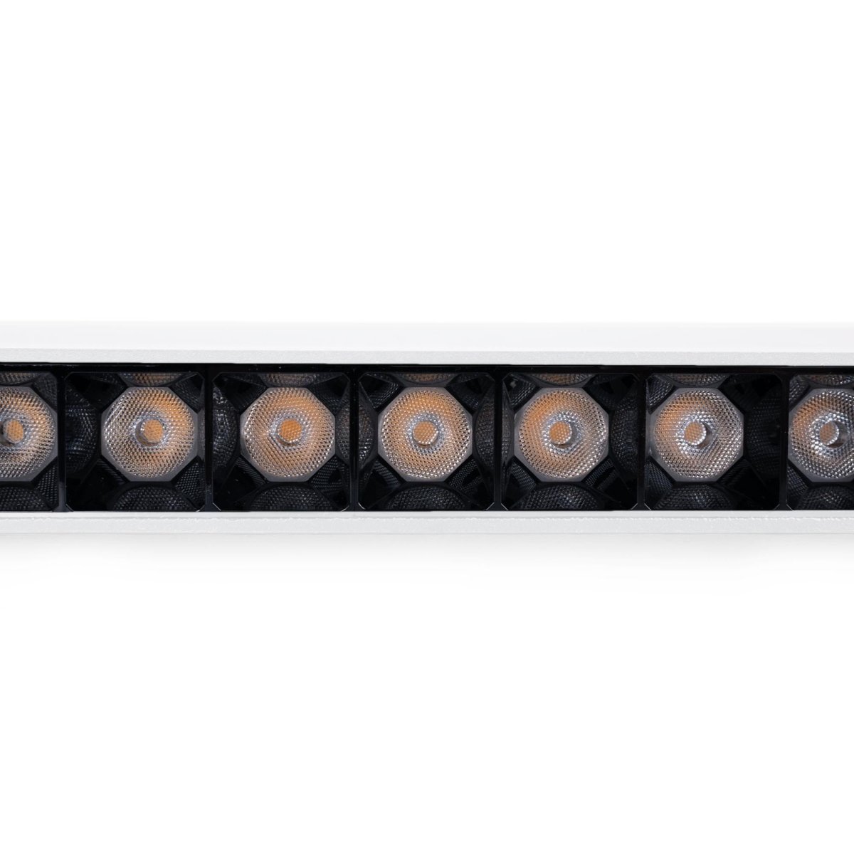 Foco lineal orientable para carril magnético 48V- 12W - Chip OSRAM  - UGR18 - Barcelona Led-