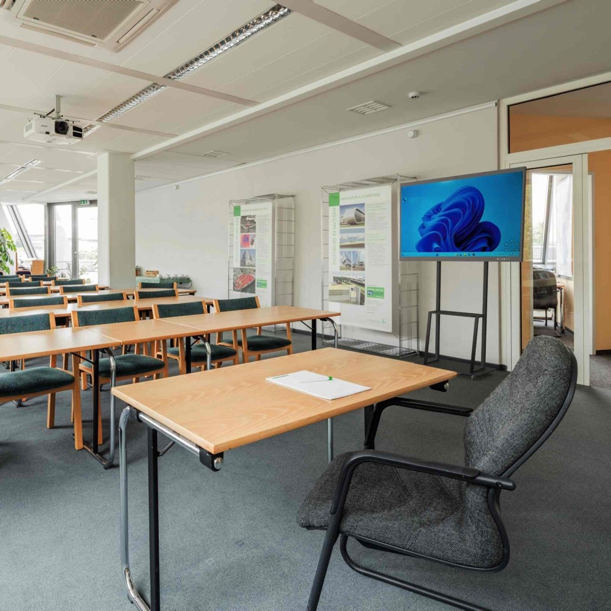 Pantalla digital 55" interactiva táctil con cámara - Smart board - Android + Windows - Barcelona Led-Signage