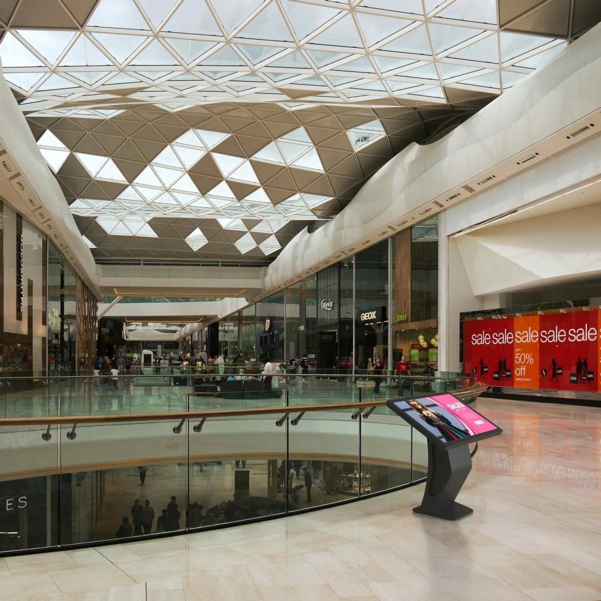 Display publicitario - Digital Kiosk 43" - Pantalla Táctil - Interior - 16GB - Base "K" - Barcelona Led-Signage