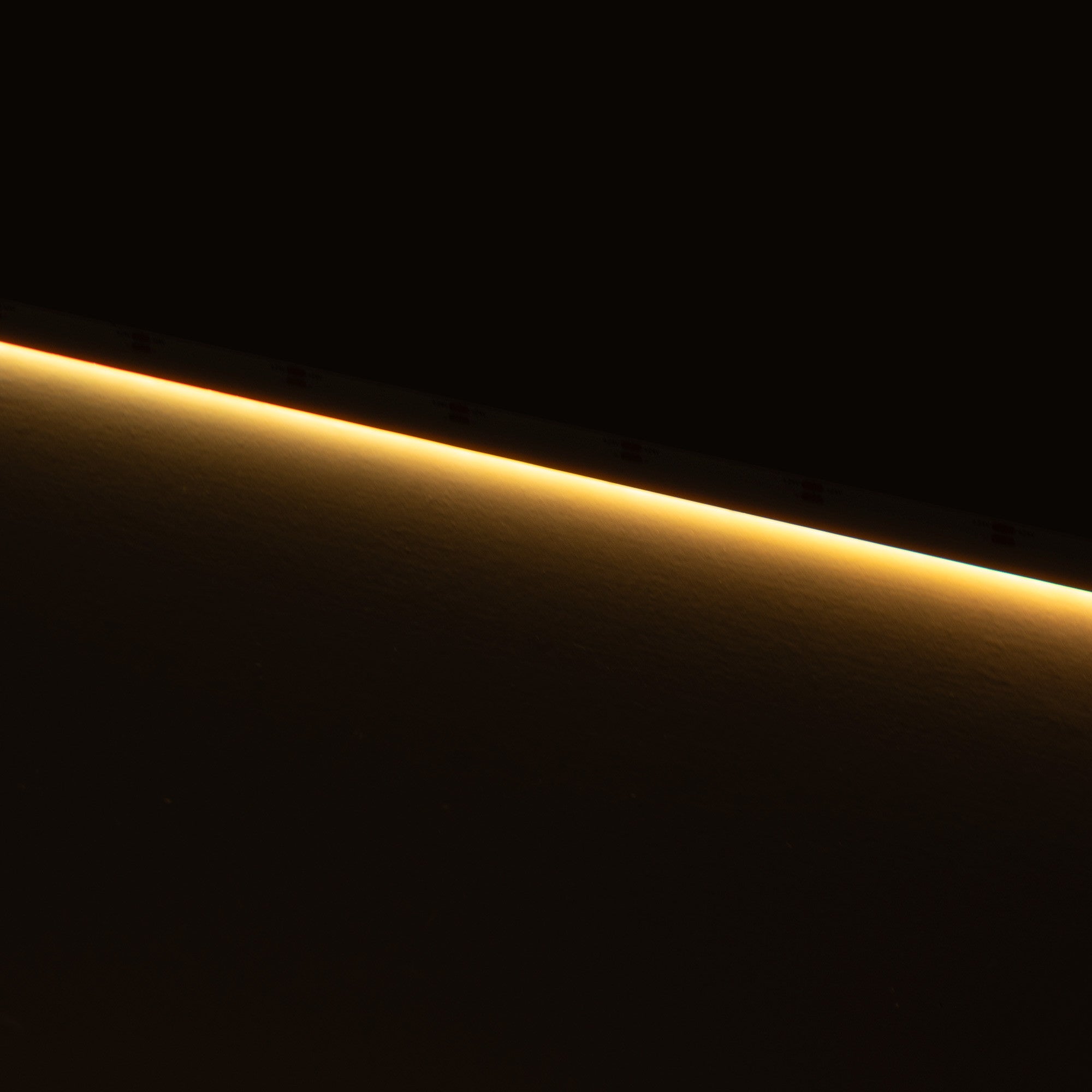 Tira LED COB 24V DC monocolor - Emisión lateral - 9W/m - 8mm - IP20 - Corte c/ 3cm - Rollo de 5 metros (19)