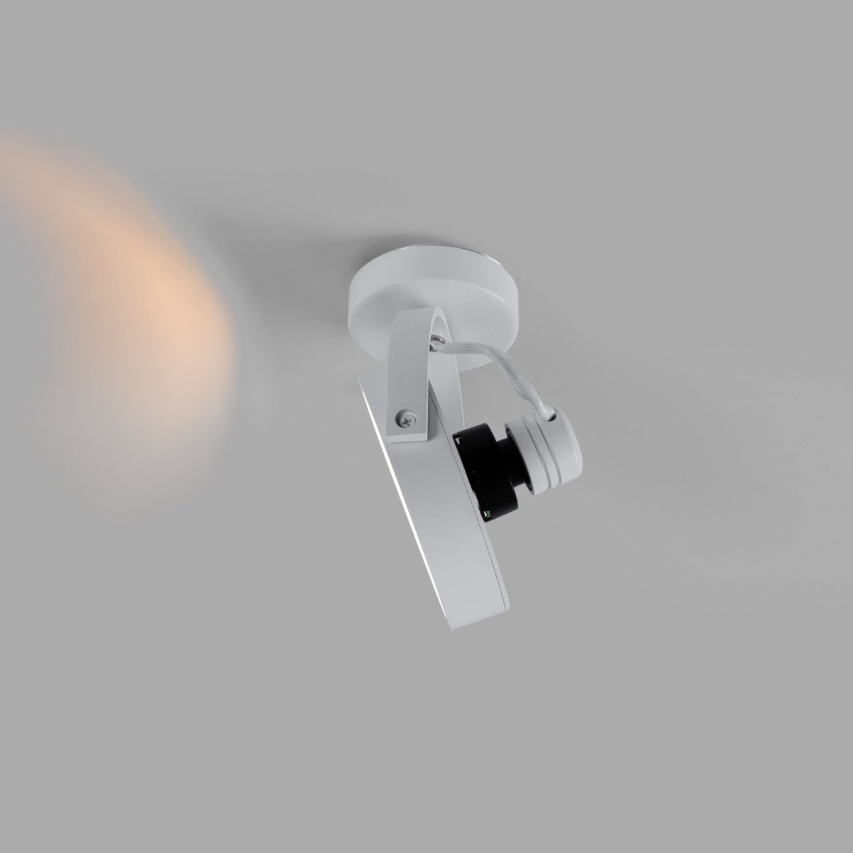 Foco de techo orientable "IRIS" + Bombilla AR111 GU10 - Barcelona Led-Decoración