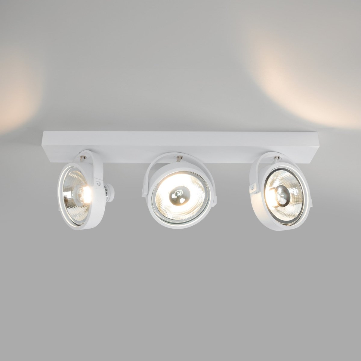 Foco de techo triple orientable "IRIS" + 3 bombillas AR111 GU10 - Barcelona Led-Decoración