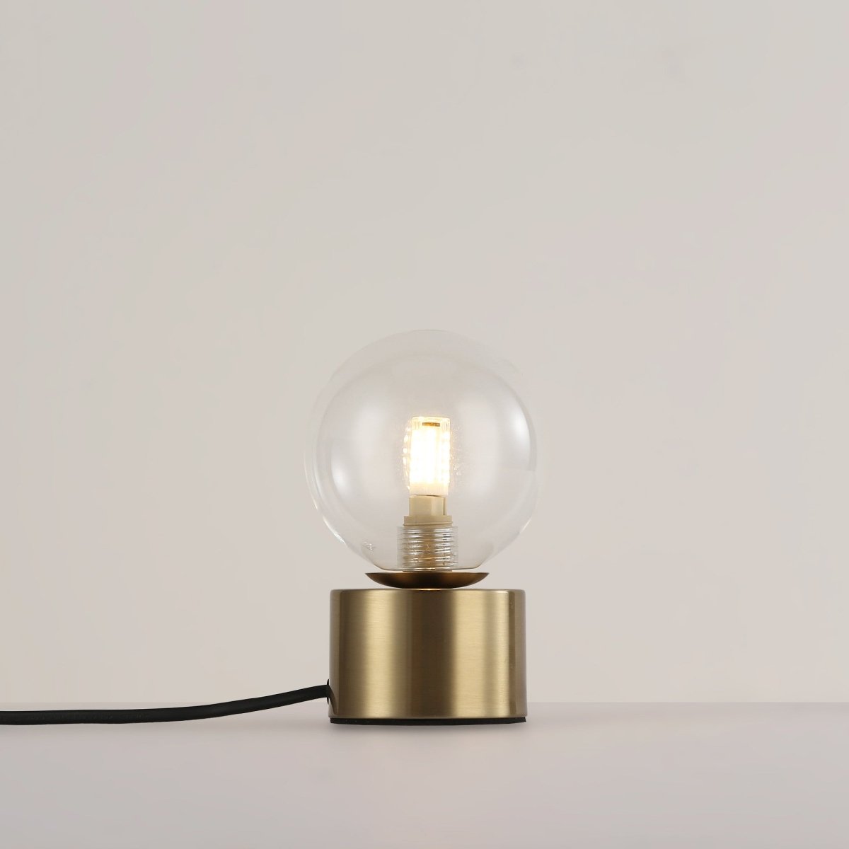 Lámpara de mesa con esfera de cristal "BASS" - G9 - Barcelona Led-Decoración
