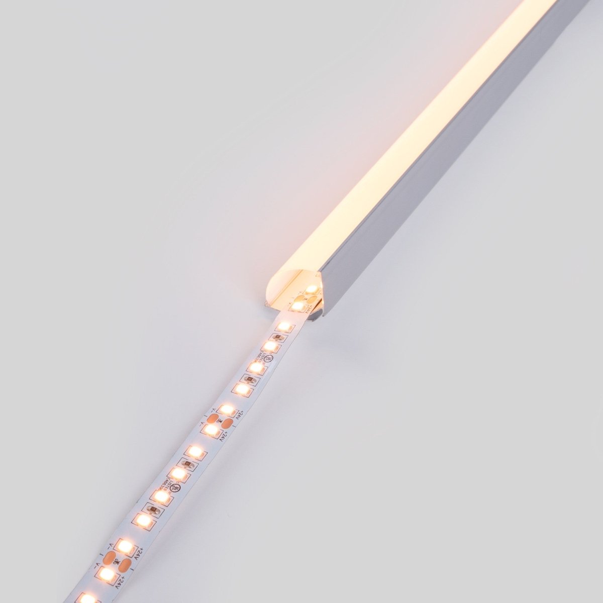 Perfil tira LED de superficie para esquinas - Con difusor - Kit completo - 20x20mm - Tira LED ≤10 mm - 1 metro - Barcelona Led-
