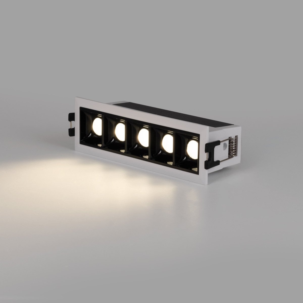 Foco lineal LED empotrable 7W - UGR18 - CRI90 - Driver LIFUD - Barcelona Led-