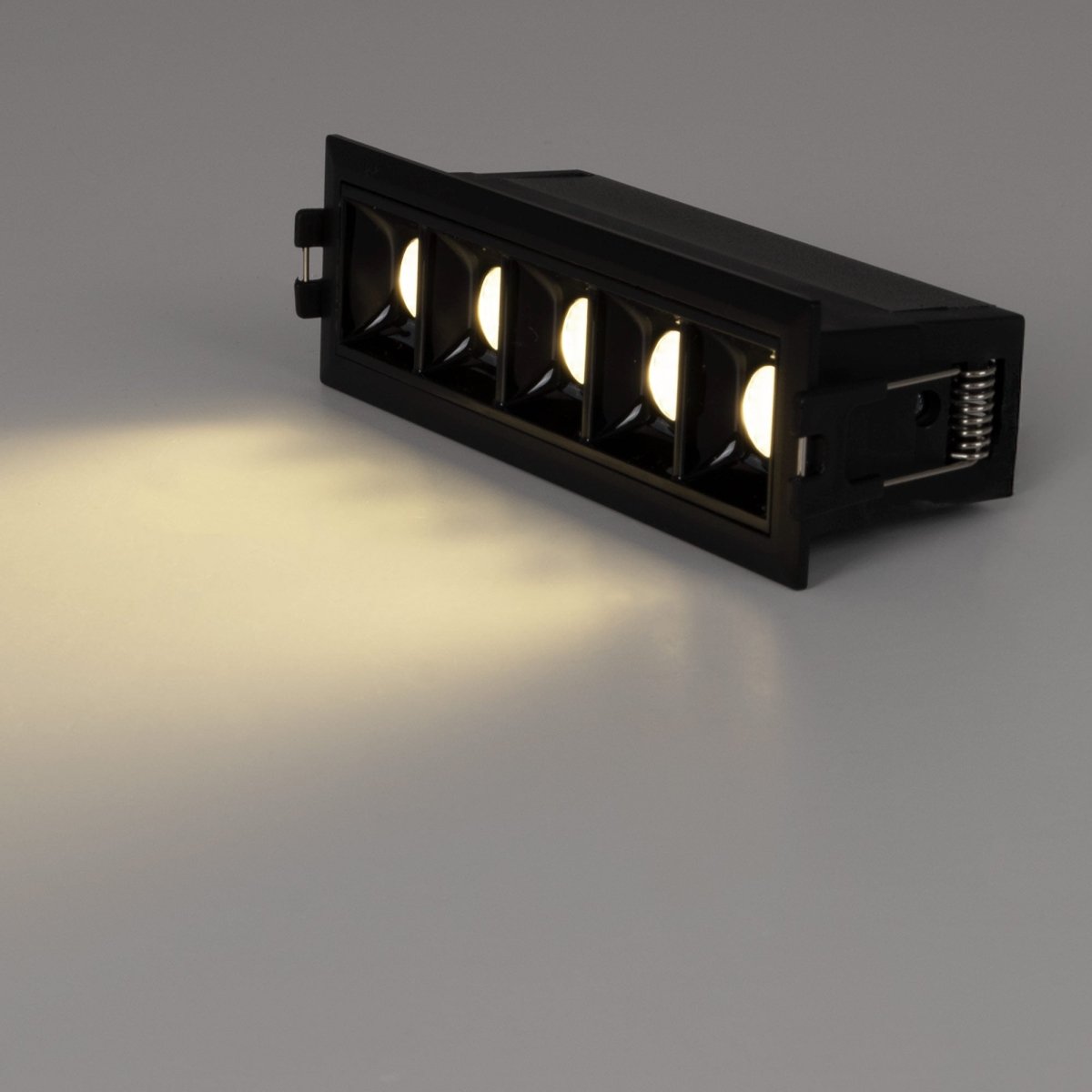 Foco lineal LED empotrable 7W - UGR18 - CRI90 - Driver LIFUD - Barcelona Led-