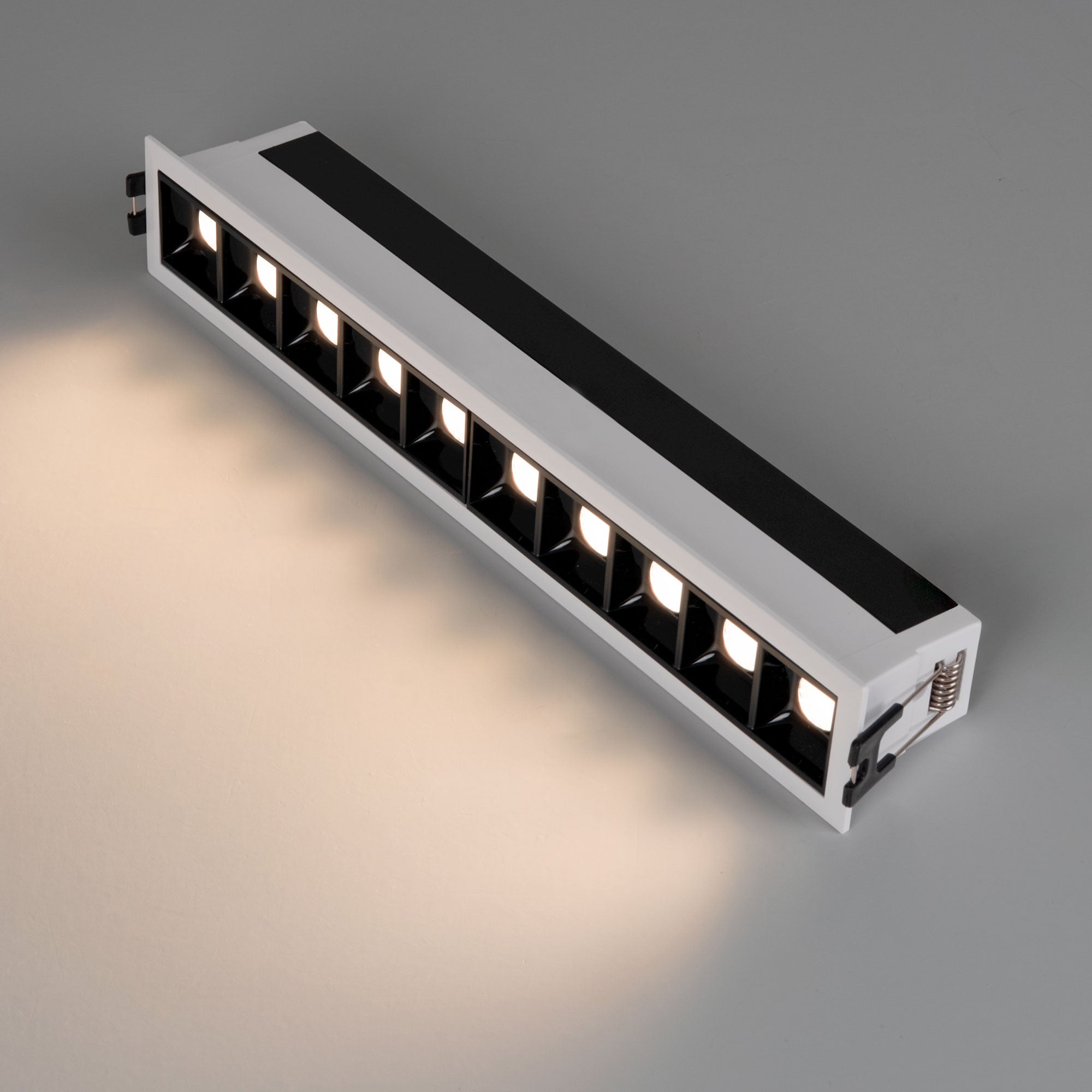 Foco lineal LED empotrable 14W - CCT - UGR18 - CRI90 - IP20 (7)