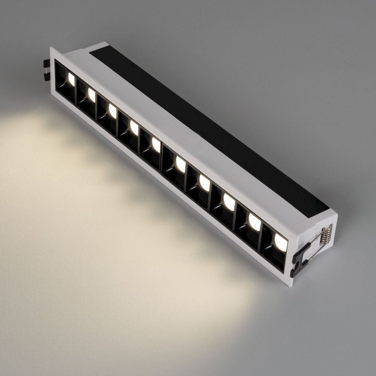 Foco lineal LED empotrable 14W - UGR18 - CRI90 - Driver LIFUD - Barcelona Led-