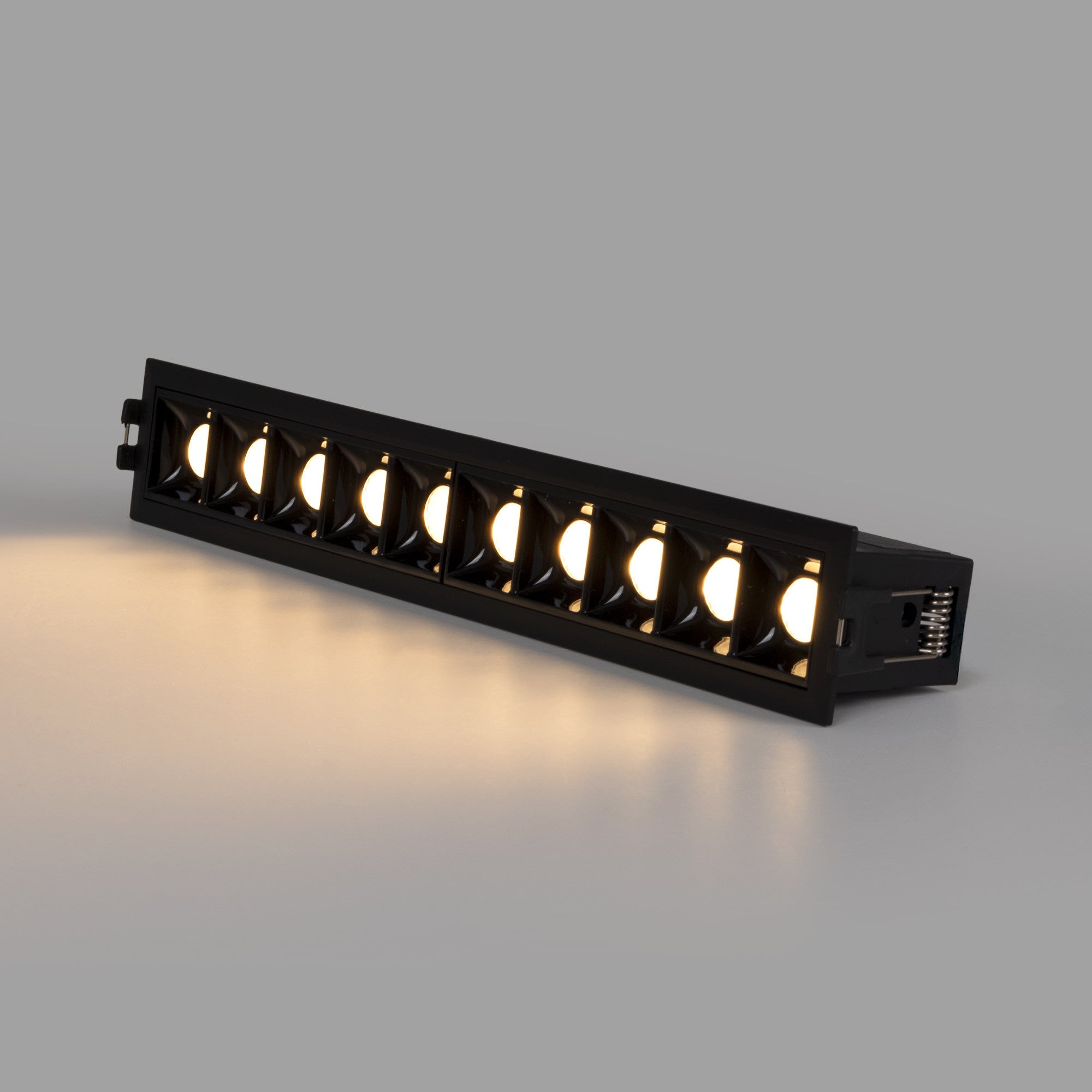 Foco lineal LED empotrable 14W - CCT - UGR18 - CRI90 - IP20 (19)