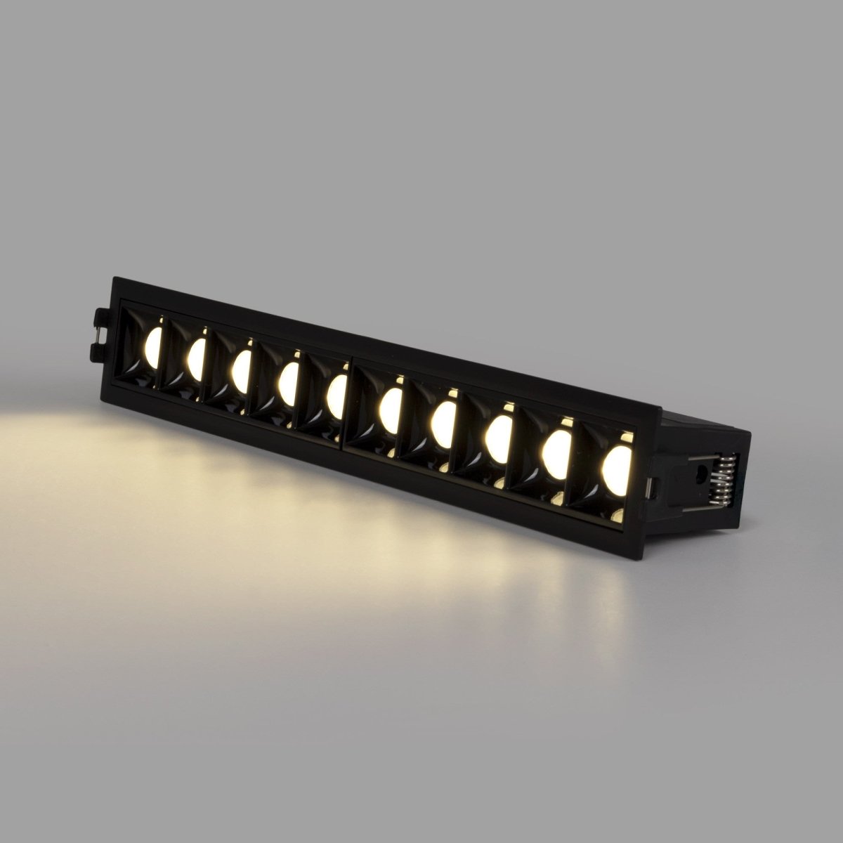 Foco lineal LED empotrable 14W - UGR18 - CRI90 - Driver LIFUD - Barcelona Led-