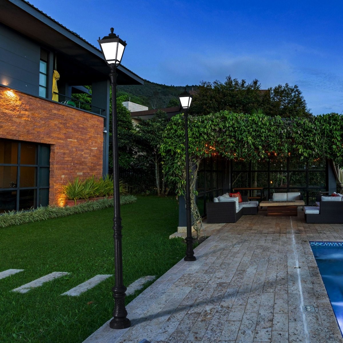 Poste de luz exterior "TOBIA" Fumagalli CCT - 30W - 8 opciones - E27 - Barcelona Led-