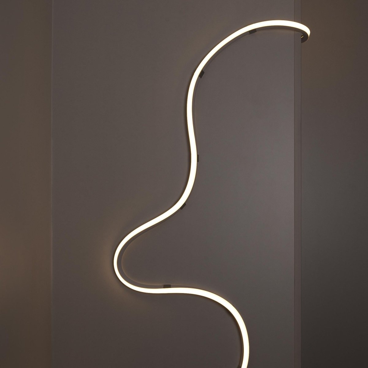 Neón LED flexible 3D  24V DC - 16x16mm - 5 metros - Kit completo - 12W/m - IP67 - Curvatura vertical y horizontal - Barcelona Led-