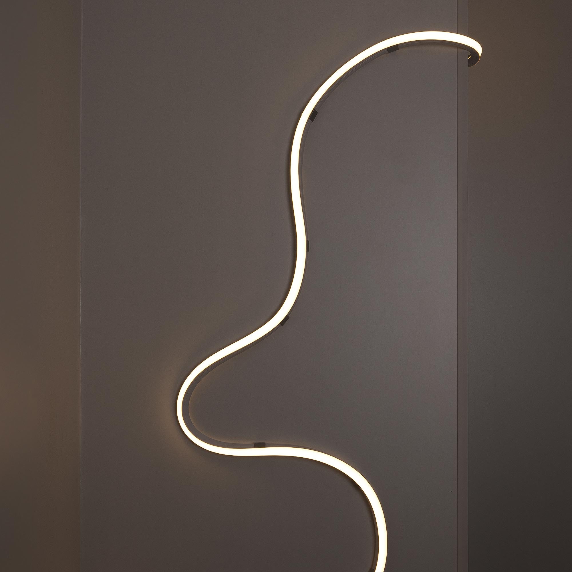 Neón LED flexible 3D  24V DC - 16x16mm - 5 metros - Kit completo - 12W/m - IP67 - Curvatura vertical y horizontal (15)