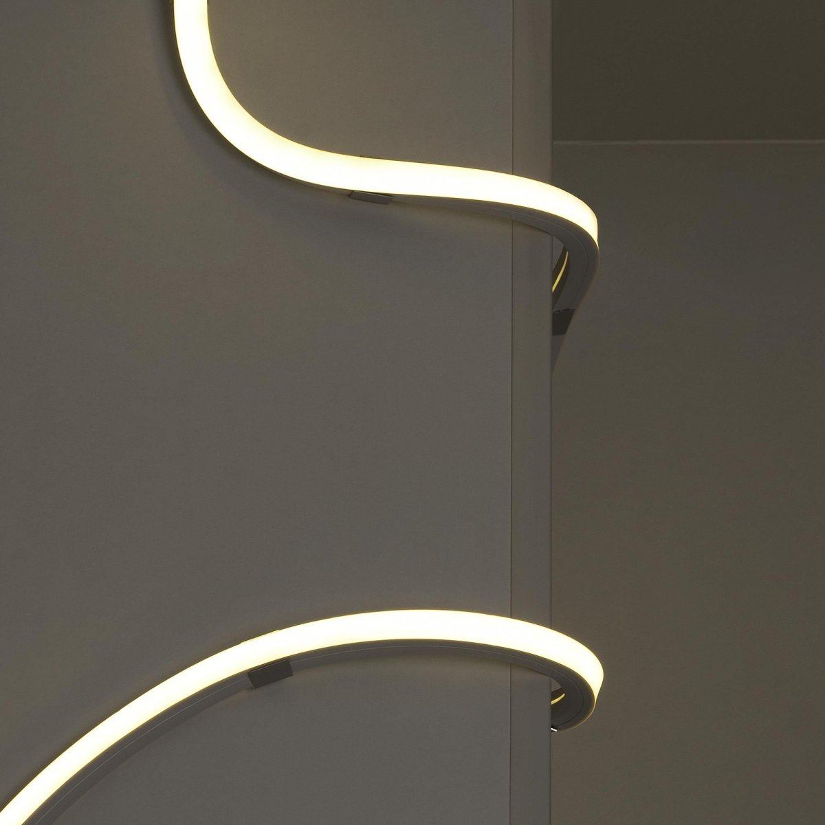 Neón LED flexible 3D  24V DC - 16x16mm - 5 metros - Kit completo - 12W/m - IP67 - Curvatura vertical y horizontal - Barcelona Led-
