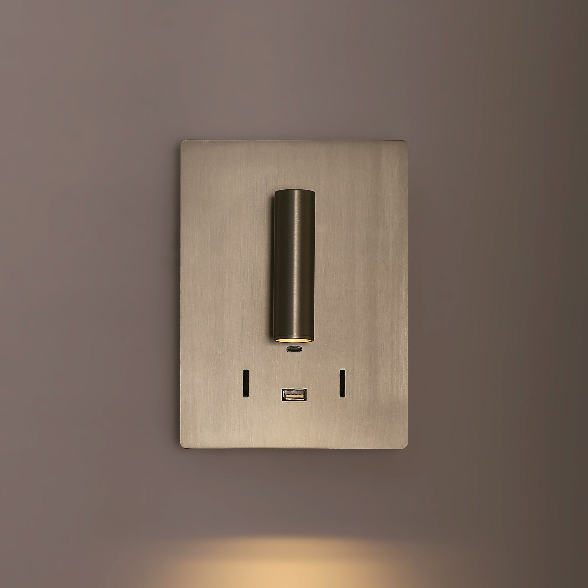 Aplique de pared "CLAUDI" - 3W + 12W - 2700K - USB+USB-C (60)