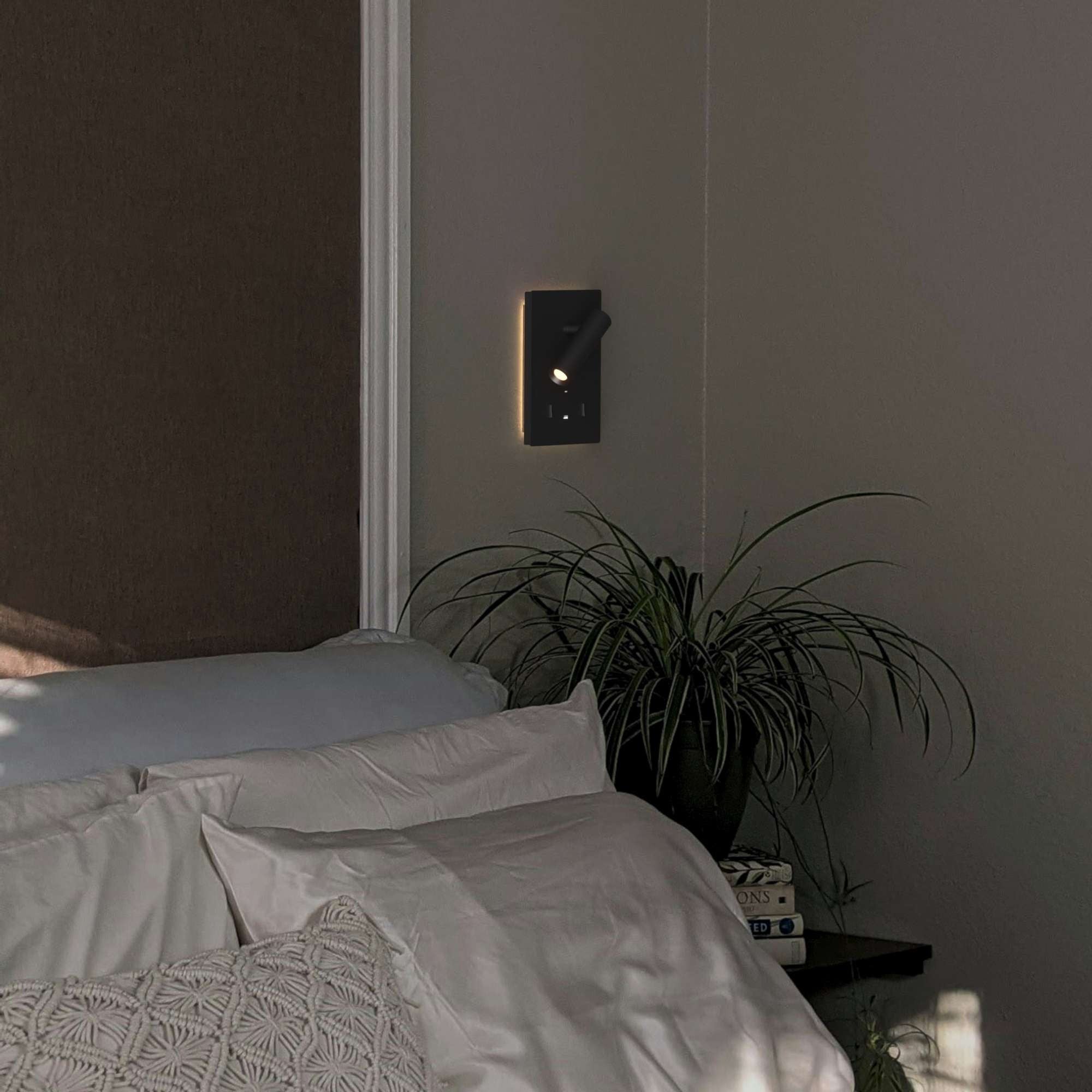 Aplique de pared "CLAUDI" - 3W + 12W - 2700K - USB+USB-C (75)