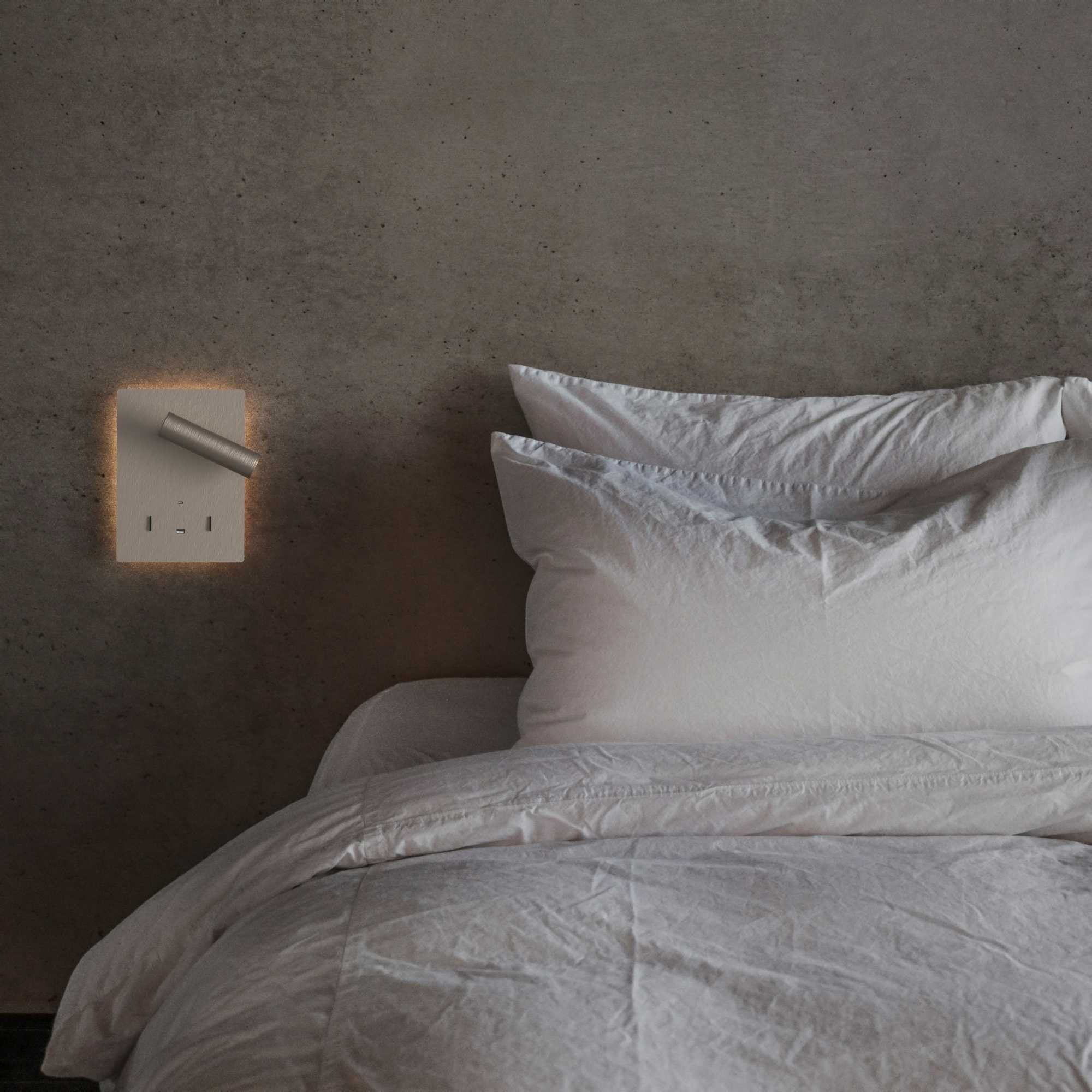 Aplique de pared "CLAUDI" - 3W + 12W - 2700K - USB+USB-C (80)