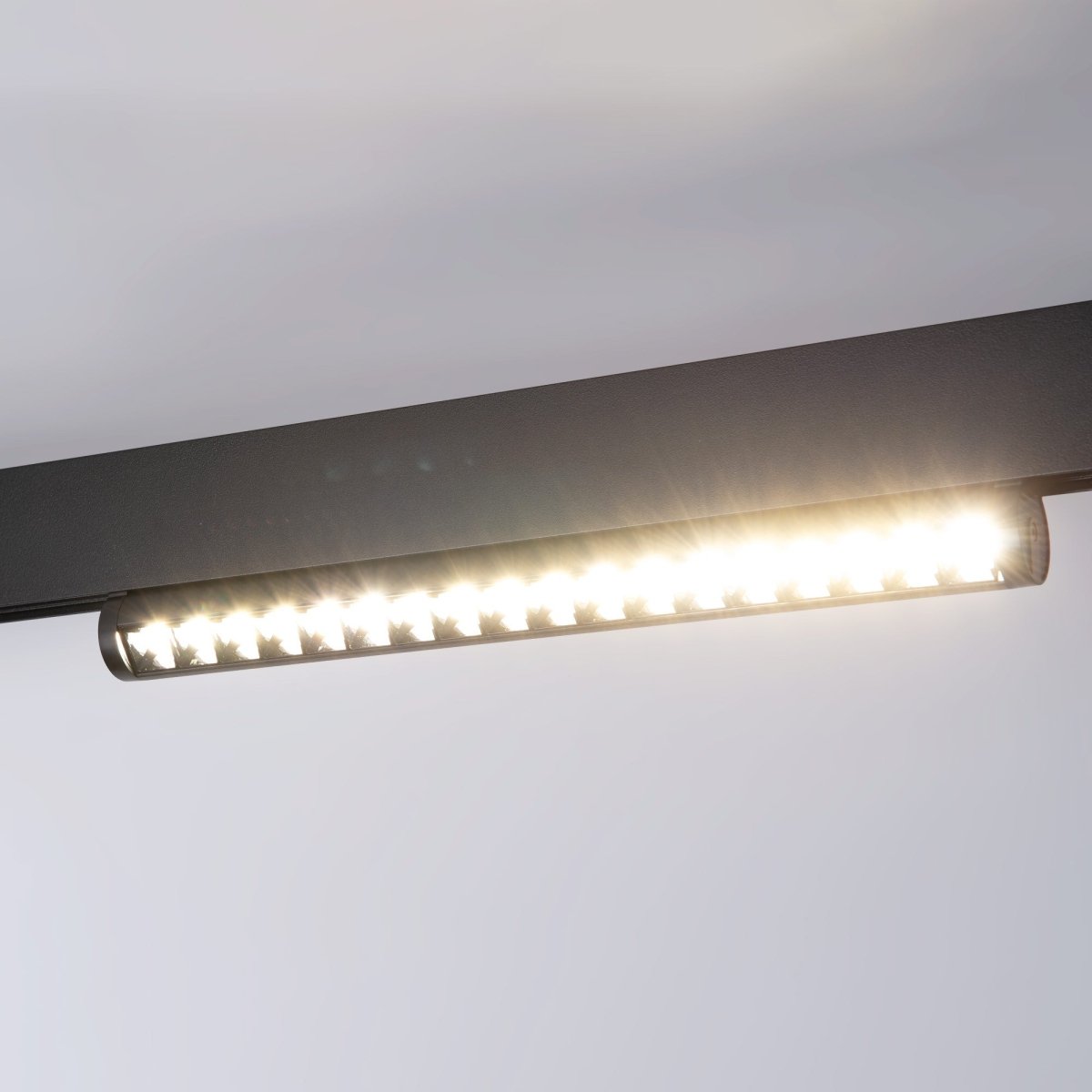 Foco lineal orientable para carril magnético 48V - 18W - Chip OSRAM - UGR18 - CRI90 - Barcelona Led-