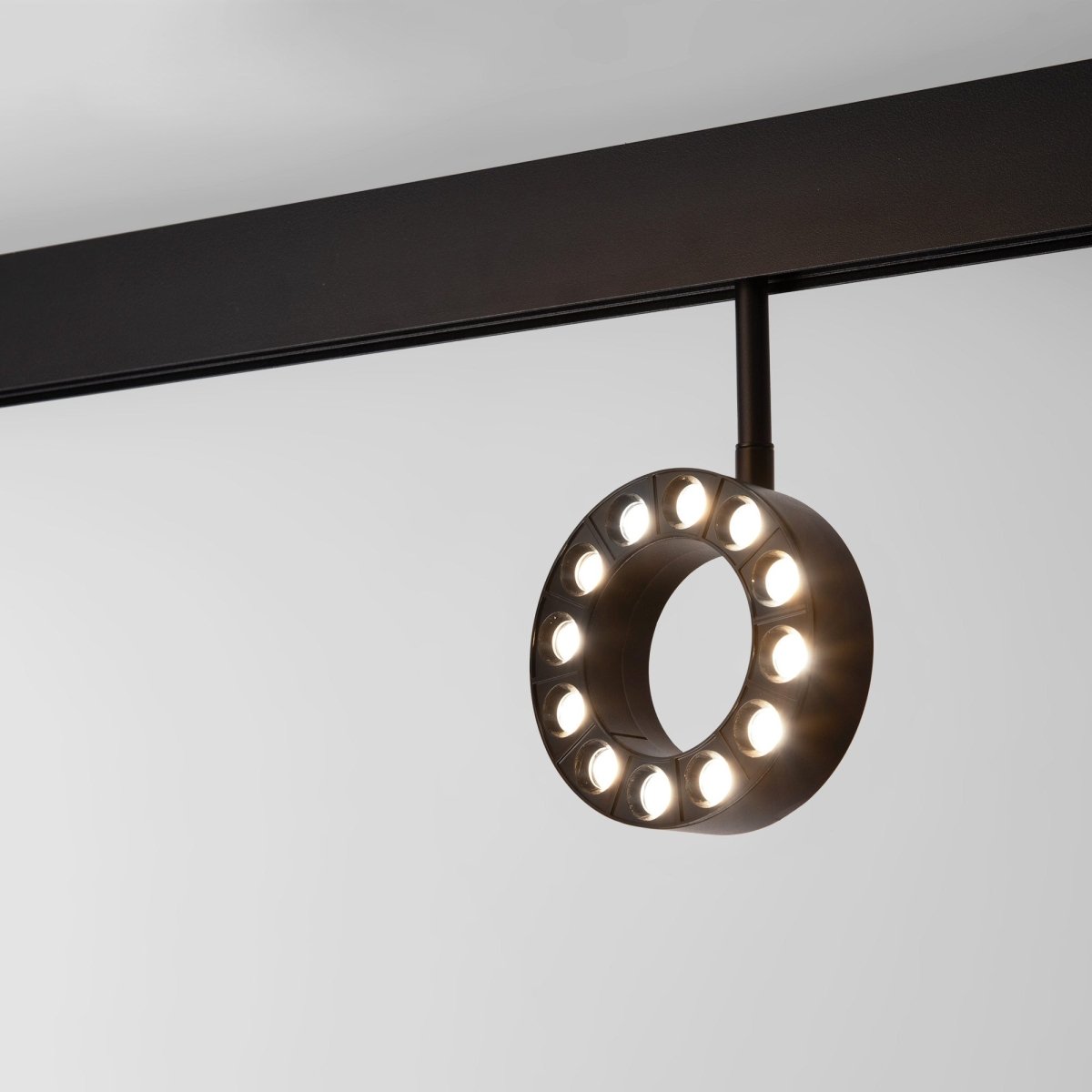 Luminaria circular LED para carril magnético 48V - Ø11,5cm - 12W - CRI90 - UGR18 - OSRAM - Barcelona Led-