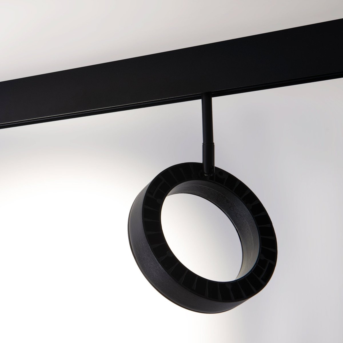 Luminaria circular LED para carril magnético 48V - Ø16cm - 18W - CRI90 - UGR18 - OSRAM - Barcelona Led-