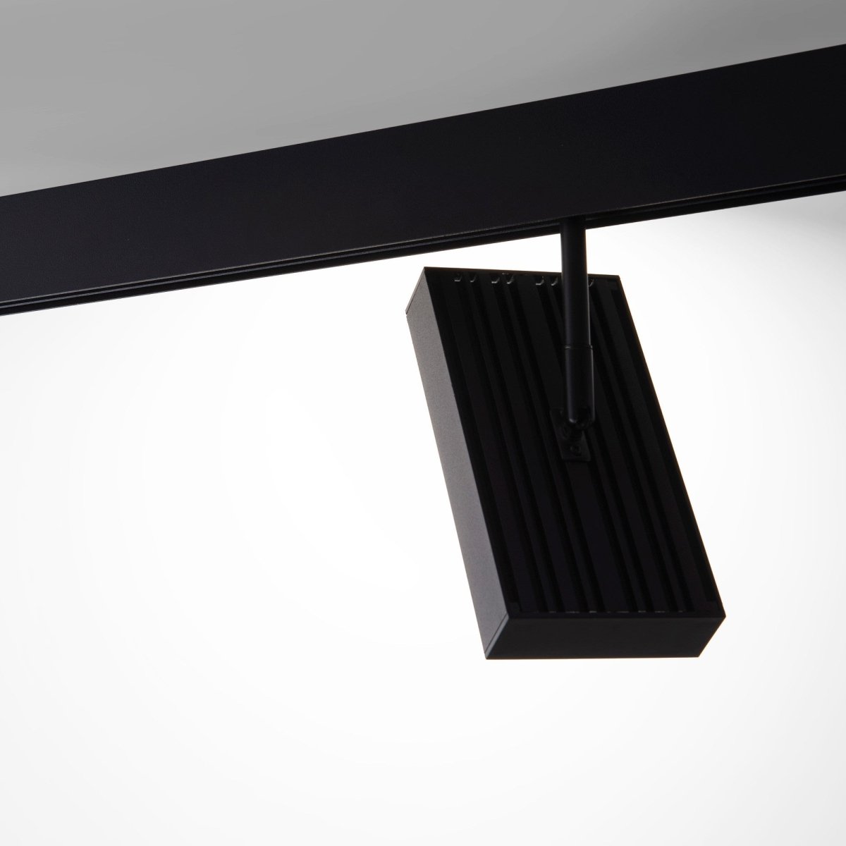 Luminaria cuadrada LED para carril magnético 48V - 18W - CRI90 - OSRAM - Barcelona Led-