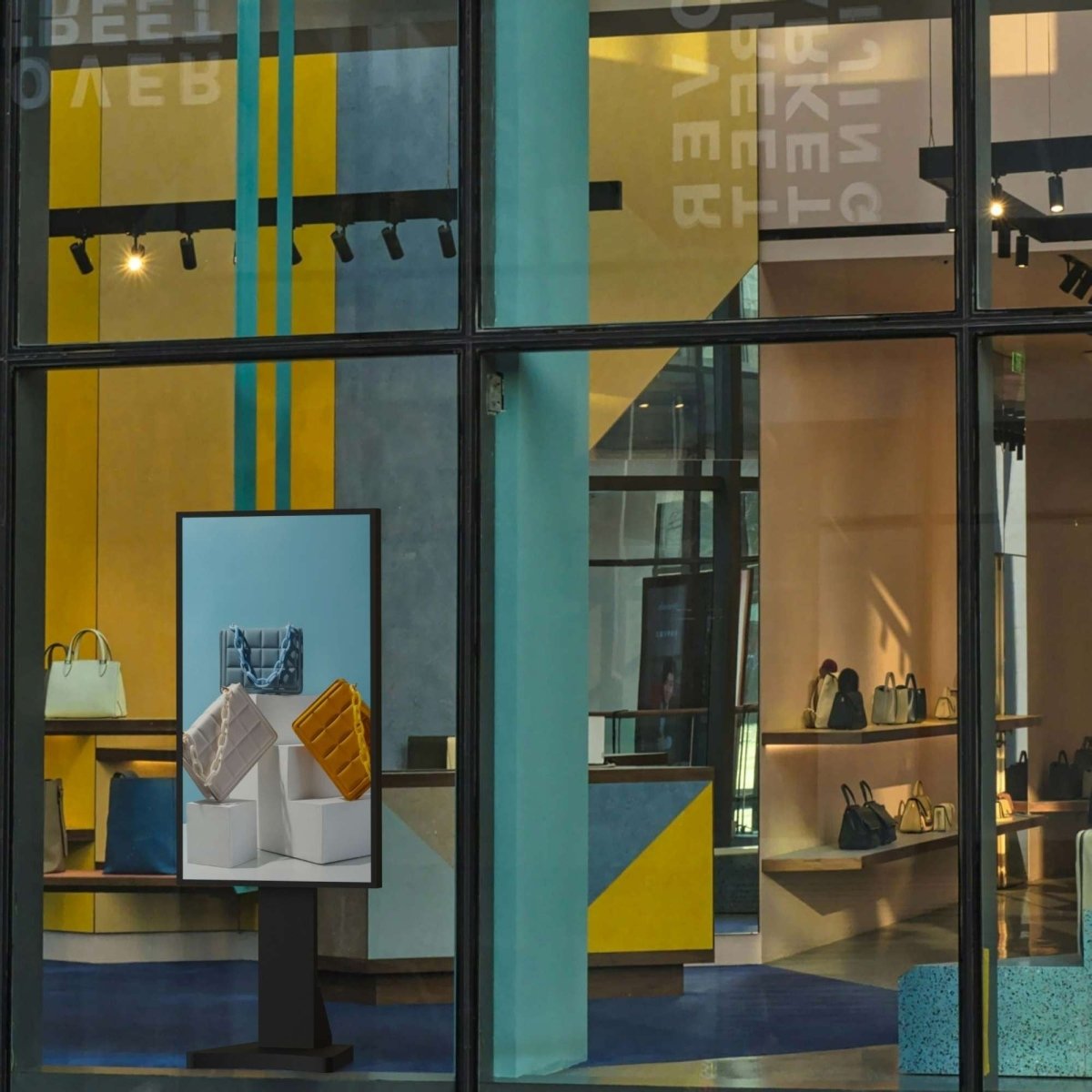 Display LCD FULL HD 55" para Escaparates - Alto Brillo 2500 NITS - Android 9 - Barcelona Led-Signage