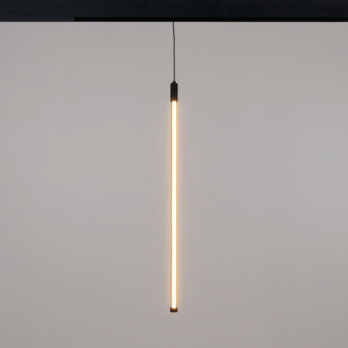 Lámpara colgante LED vertical para carril magnético - 48V - 12W - 2800K - Negra - Barcelona Led-
