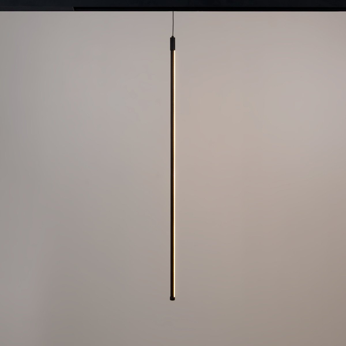 Lámpara colgante LED vertical para carril magnético - 48V - 15W - 2800K - Negra - Barcelona Led-