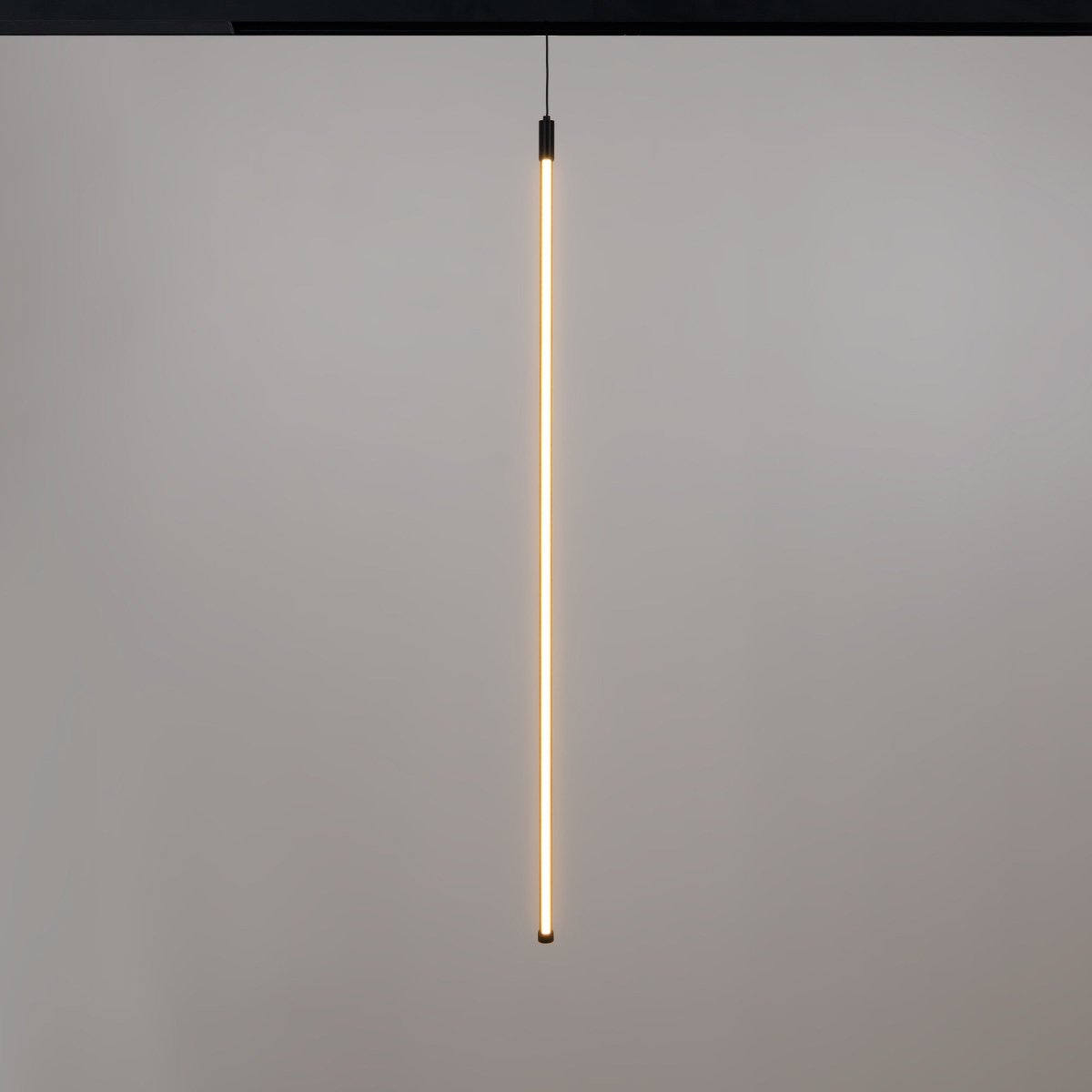 Lámpara colgante LED vertical para carril magnético - 48V - 15W - 2800K - Negra - Barcelona Led-