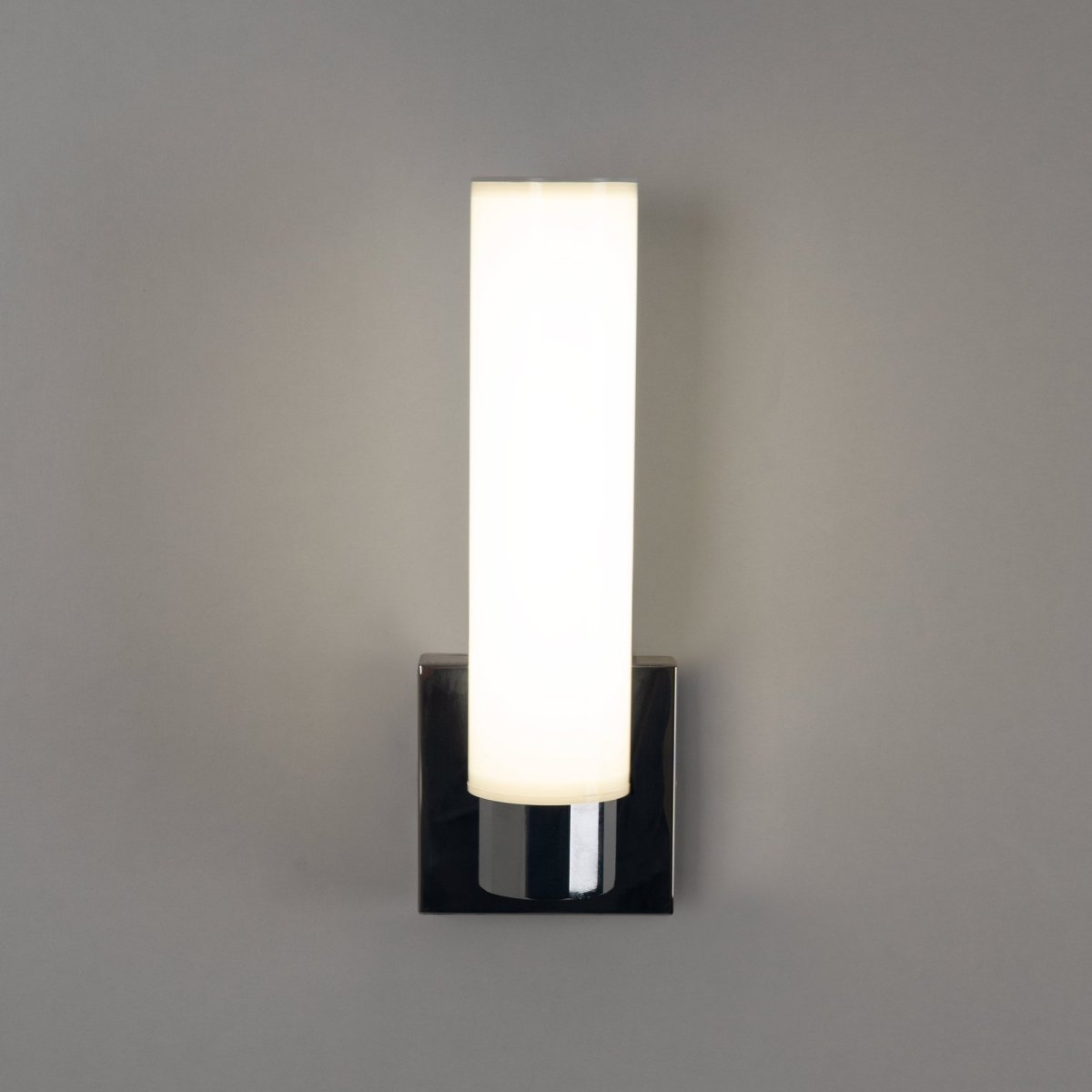 Aplique LED tubular para baño - 4W - 320lm - IP44 - Barcelona Led-