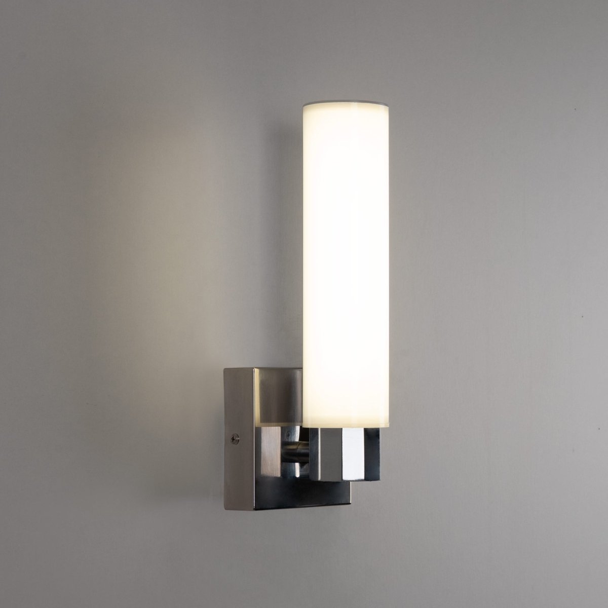 Aplique LED tubular para baño - 4W - 320lm - IP44 - Barcelona Led-