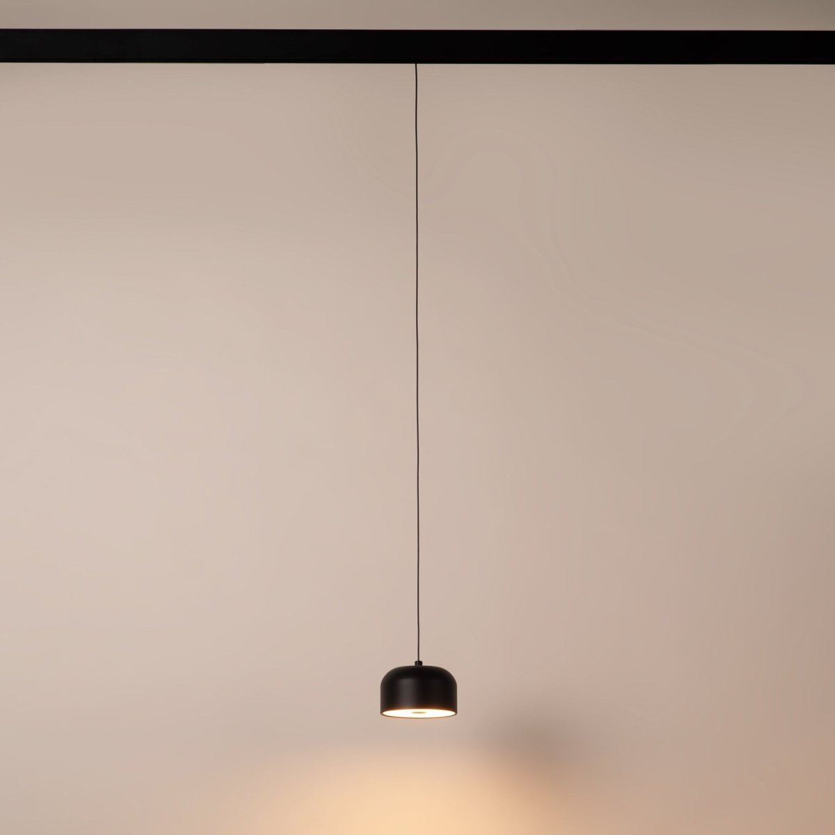 Lámpara colgante LED para carril magnético 48V "ESME"- 9W - 2700K - Driver Eaglerise - Chip OSRAM - Barcelona Led-