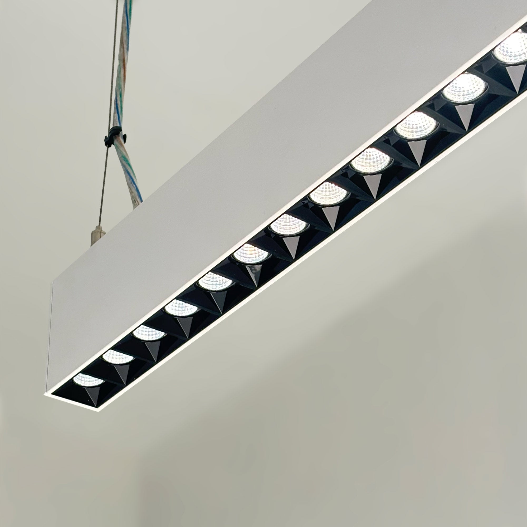 Luminaria lineal LED CCT - Suspensión/superficie - Potencia ajustable 20W/30W/40W - 120cm - UGR 17 (19)