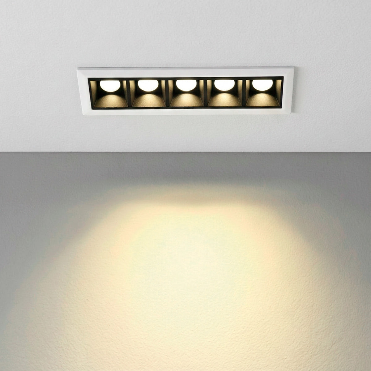 Foco lineal LED empotrable 7W - UGR18 - CRI90 - Driver LIFUD (1)