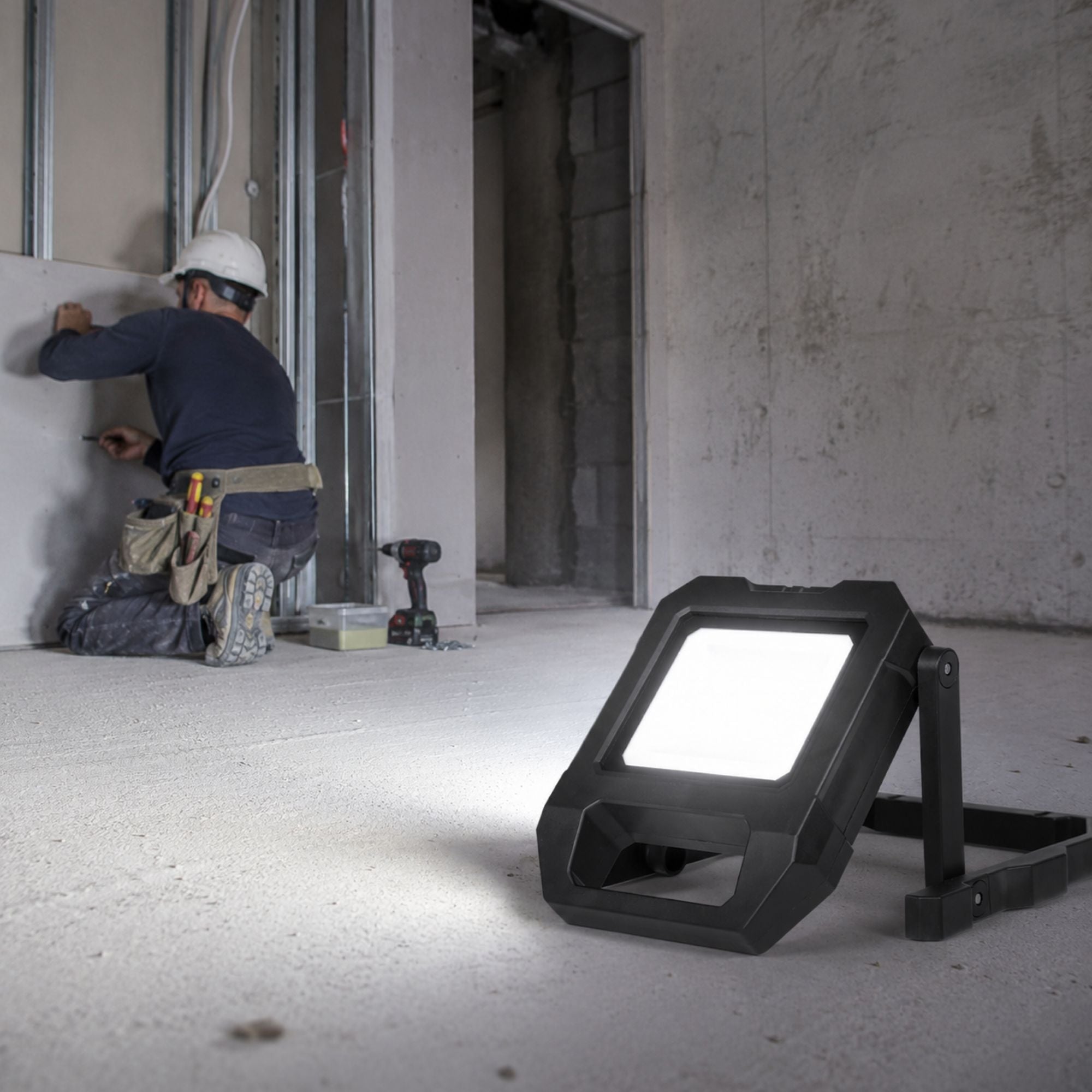 Reflector LED portátil de trabajo con batería - USB+USBC - 20W - 6500K - IP54 (7)