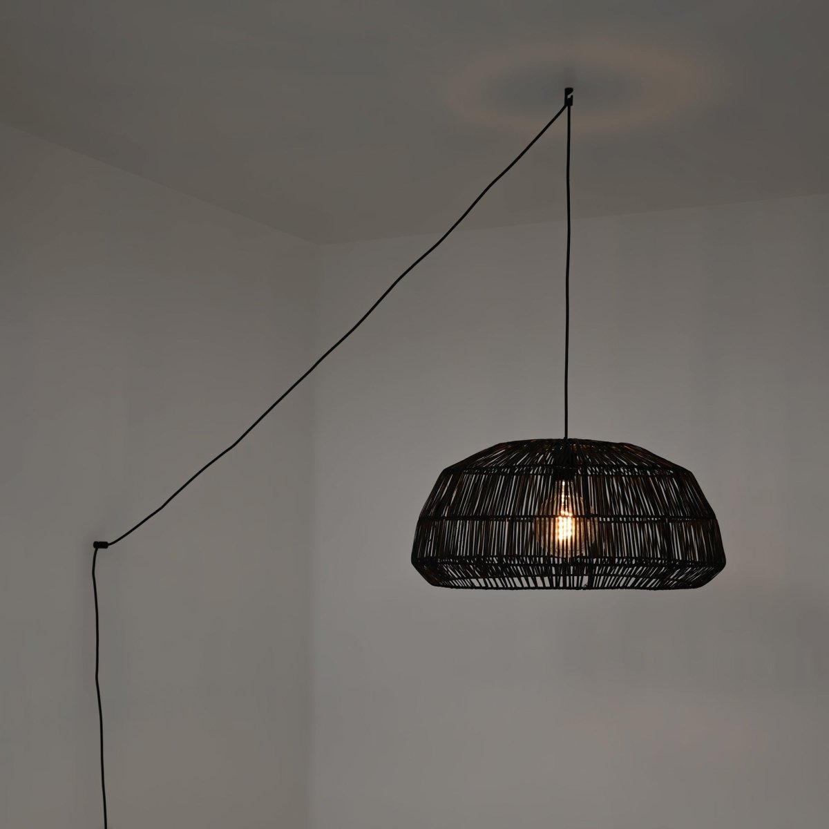 Lámpara colgante de mimbre "ASTRID" - Con interruptor y enchufe - E27 - Barcelona Led-Decoración