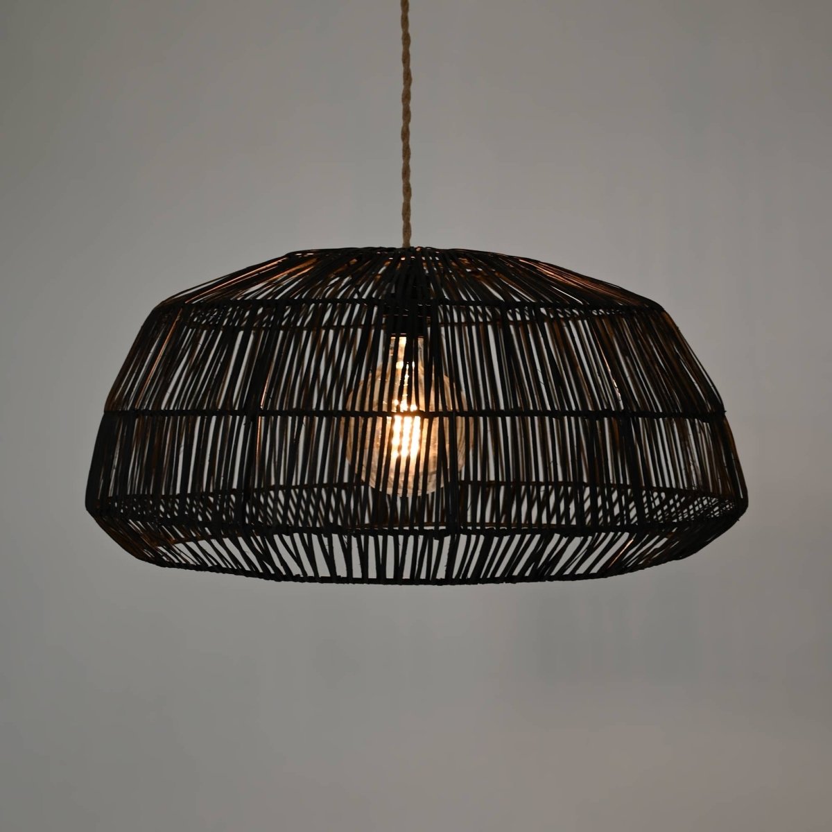 Lámpara colgante de mimbre "ASTRID" - Con interruptor y enchufe - E27 - Barcelona Led-Decoración