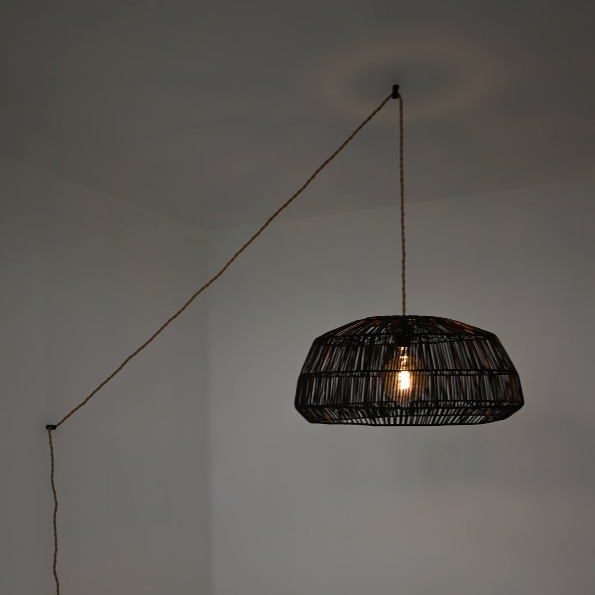 Lámpara colgante de mimbre "ASTRID" - Con interruptor y enchufe - E27 - Barcelona Led-Decoración