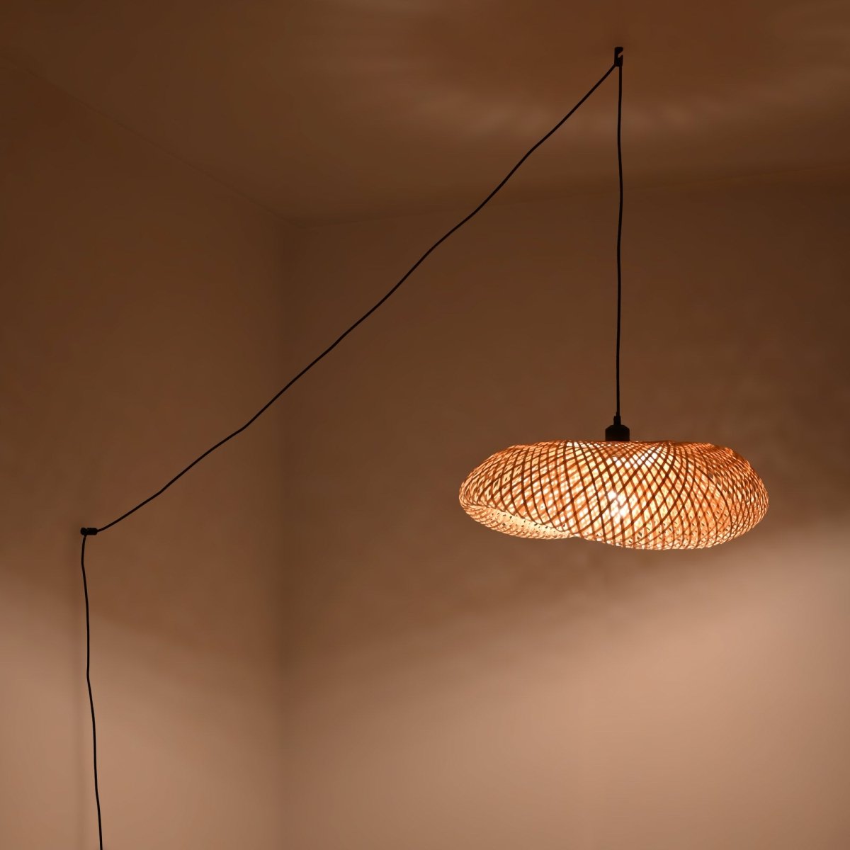 Lámpara colgante de mimbre "FREY" - Con interruptor y enchufe - E27 - Barcelona Led-Decoración