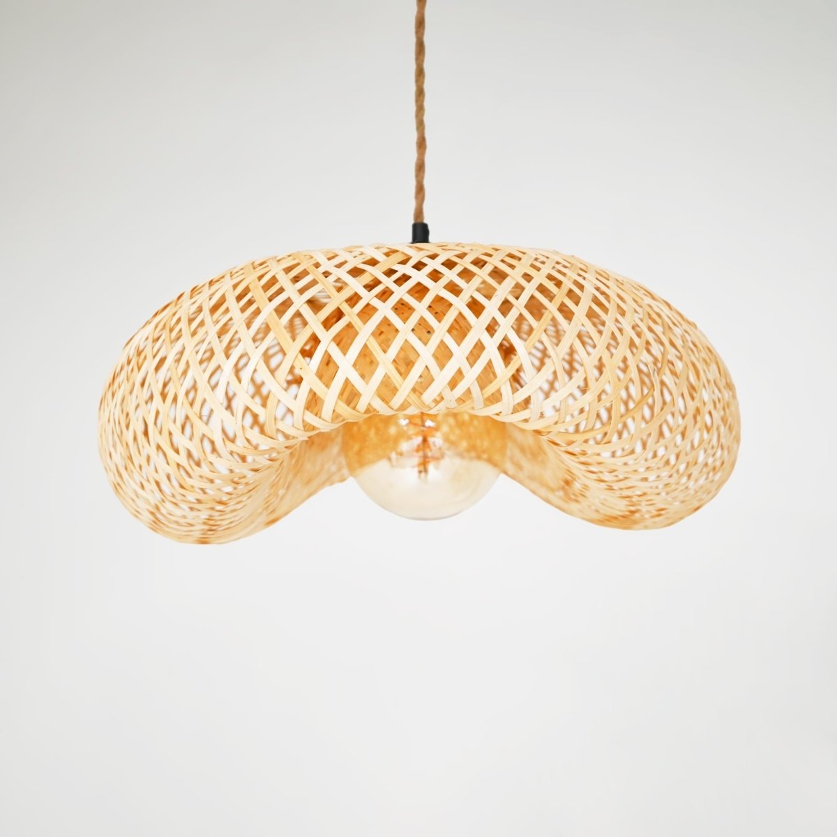 Lámpara colgante de mimbre "FREY" - Con interruptor y enchufe - E27 - Barcelona Led-Decoración