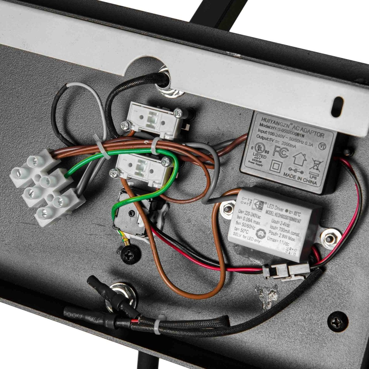 Aplique de pared para lectura "Artin USB + USBC" - Con foco LED orientable y puerto USB + USBC  - E27 + 3W - Barcelona Led-Decoración