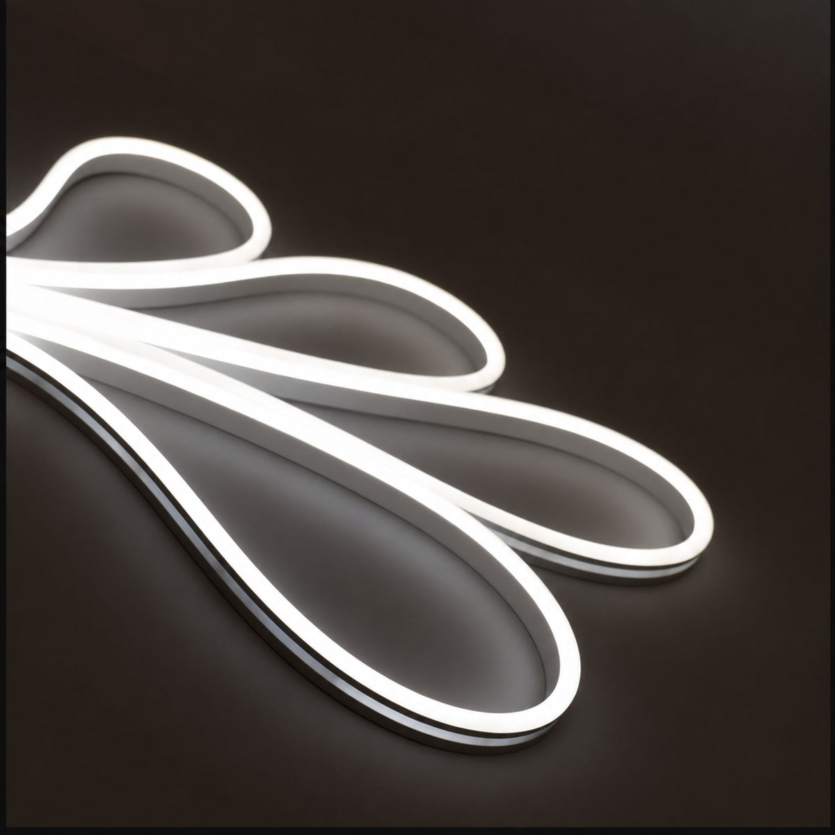 Neón LED flexible 24V DC - 6x13mm - 5 metros - Kit completo - 11W/m - IP67 - Curvatura lateral (19)