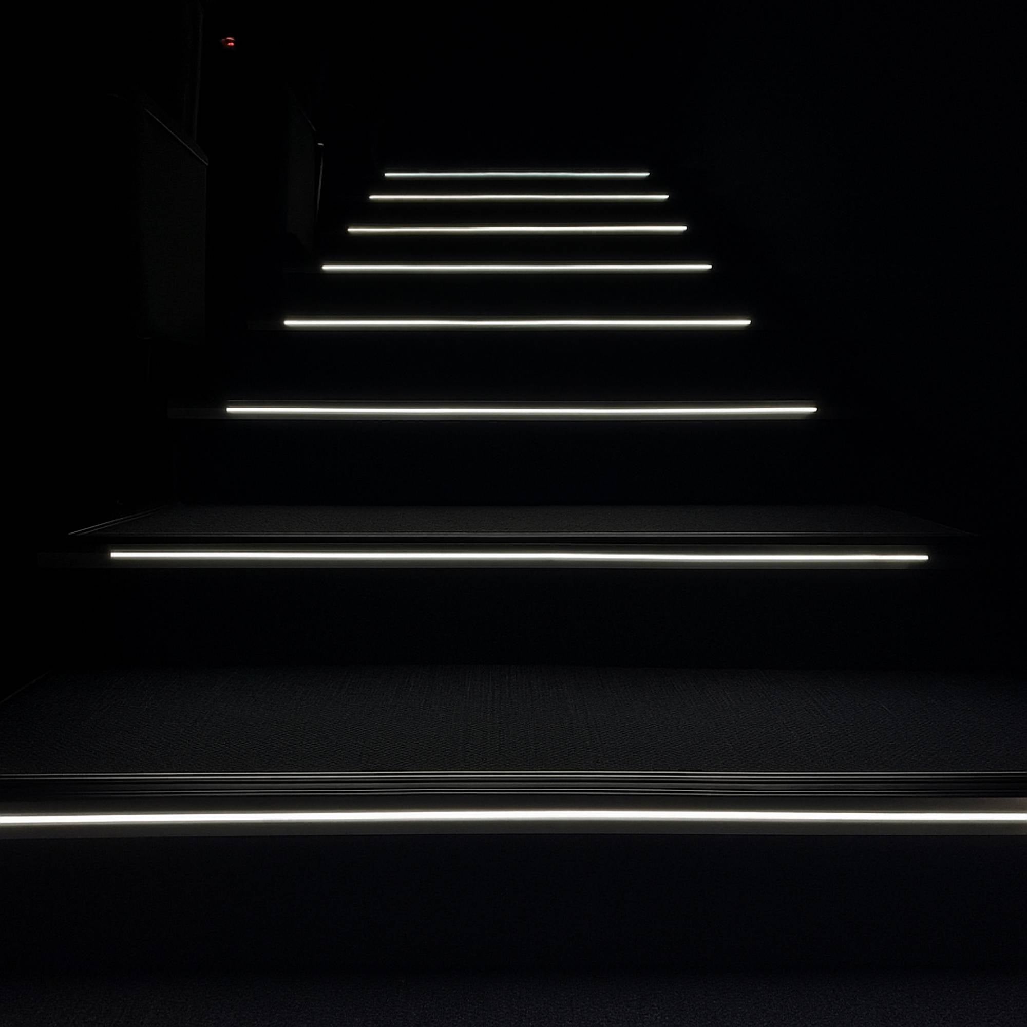 Perfil tira LED para escaleras - 54mm - Con difusor - 2 metros - 1mm - 360g/m (6)