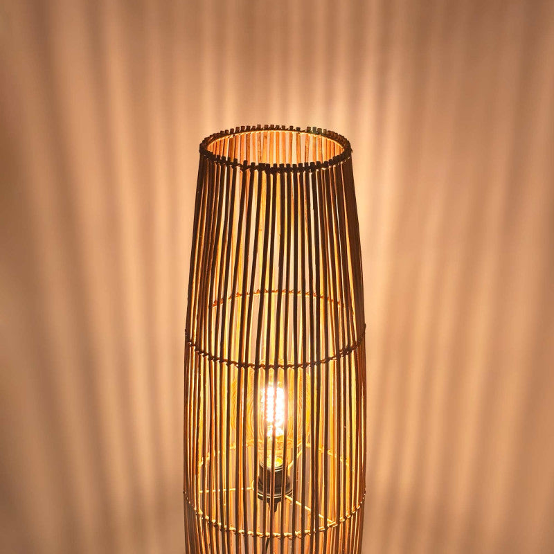 Lâmpada de pé de Ratan