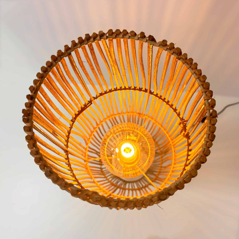 Lâmpada de pé de Ratan