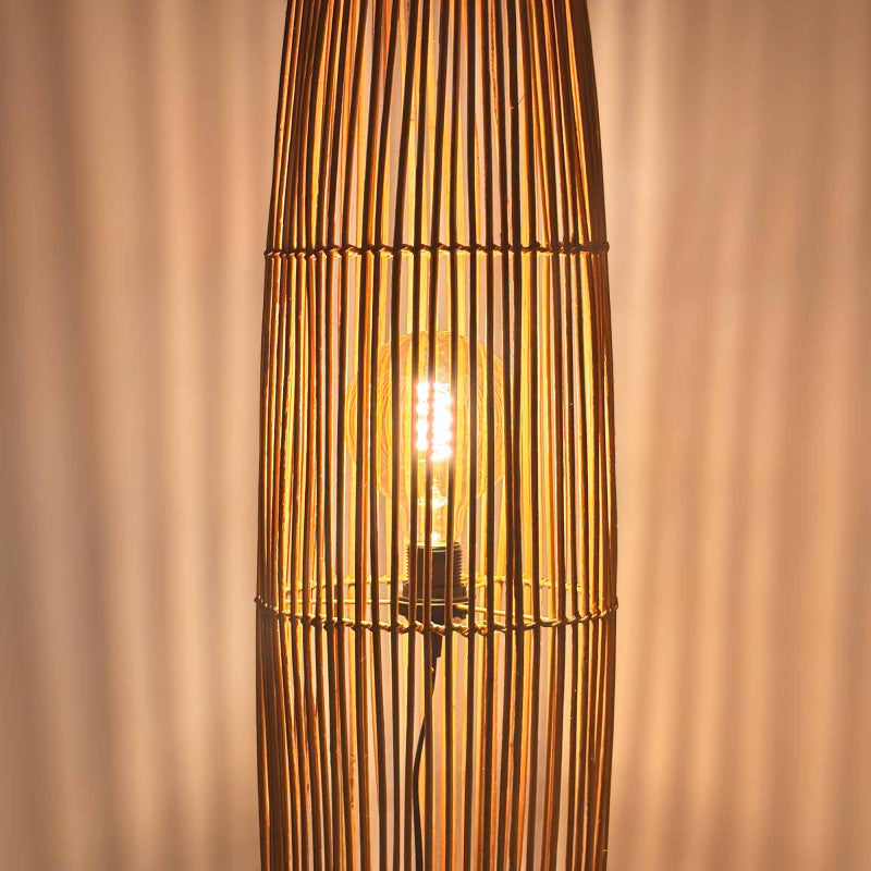 Lâmpada de pé de Ratan