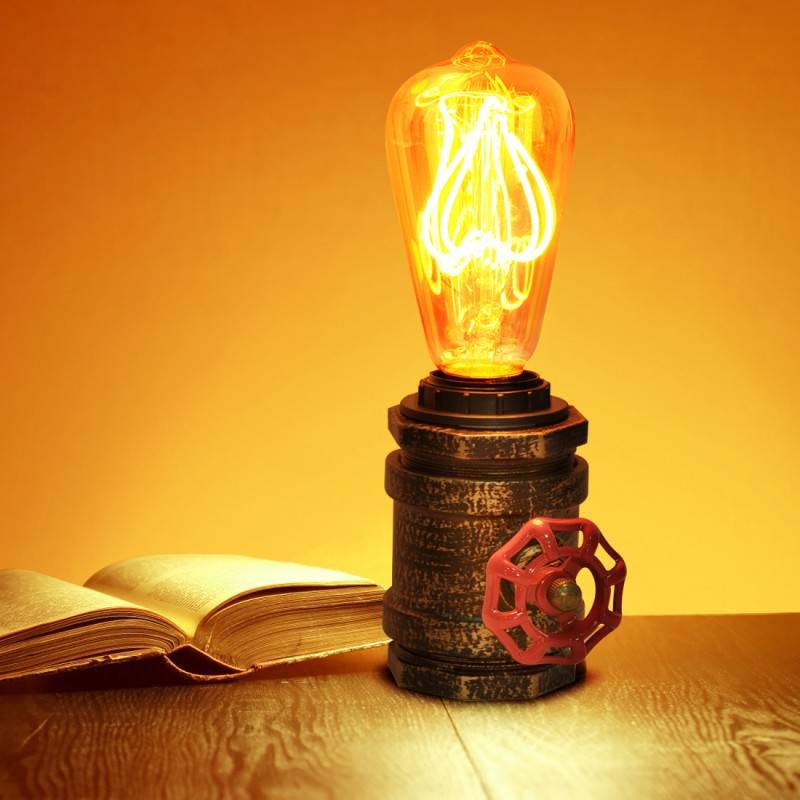 Tischlampe aus Rohr Tischlampe aus Rohr