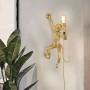 Affen-Wandleuchte „Cesar“ aus Harz - E27 Affenlampe in goldener Farbe